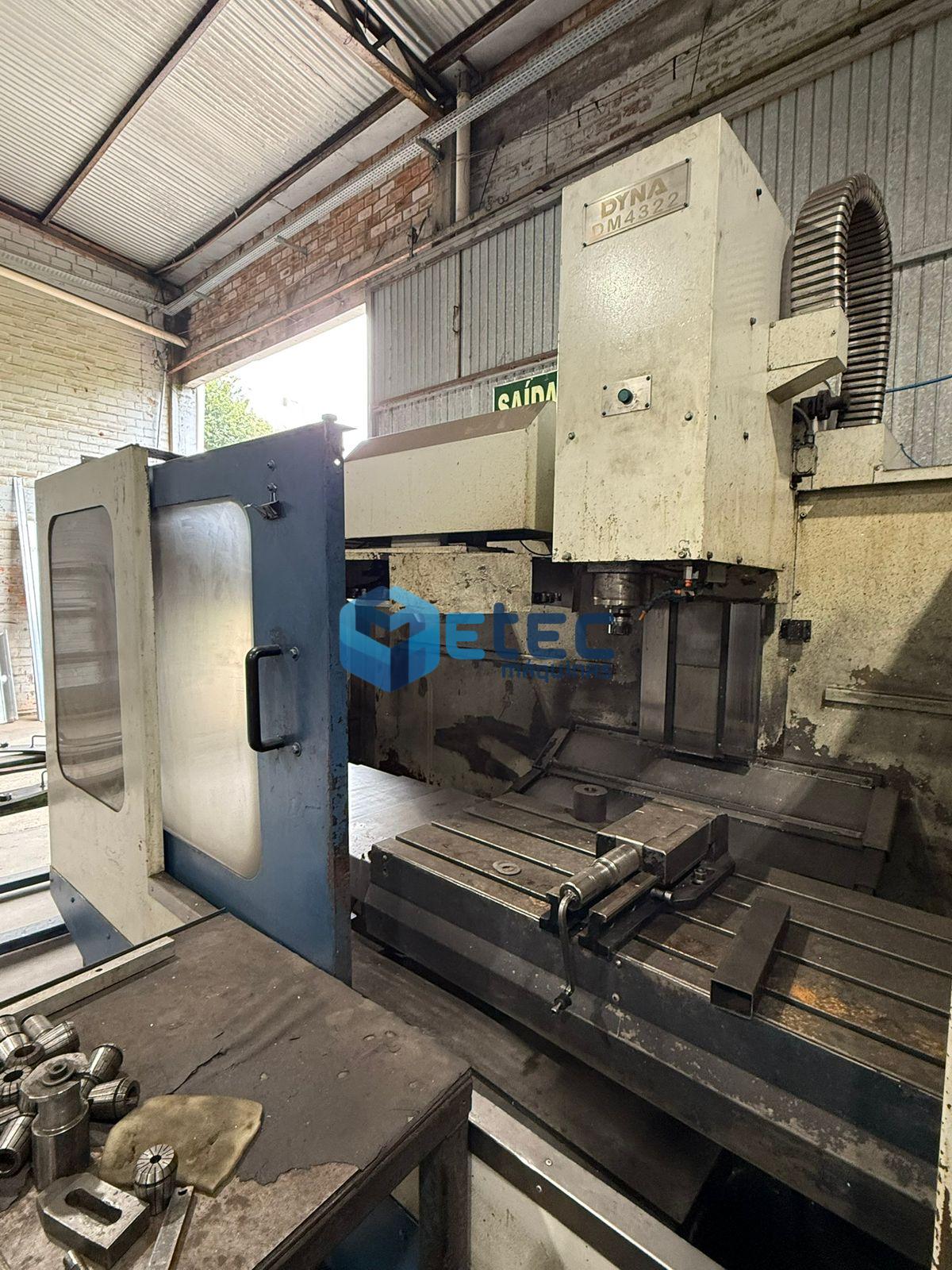 Centro de Usinagem Dyna DM4322