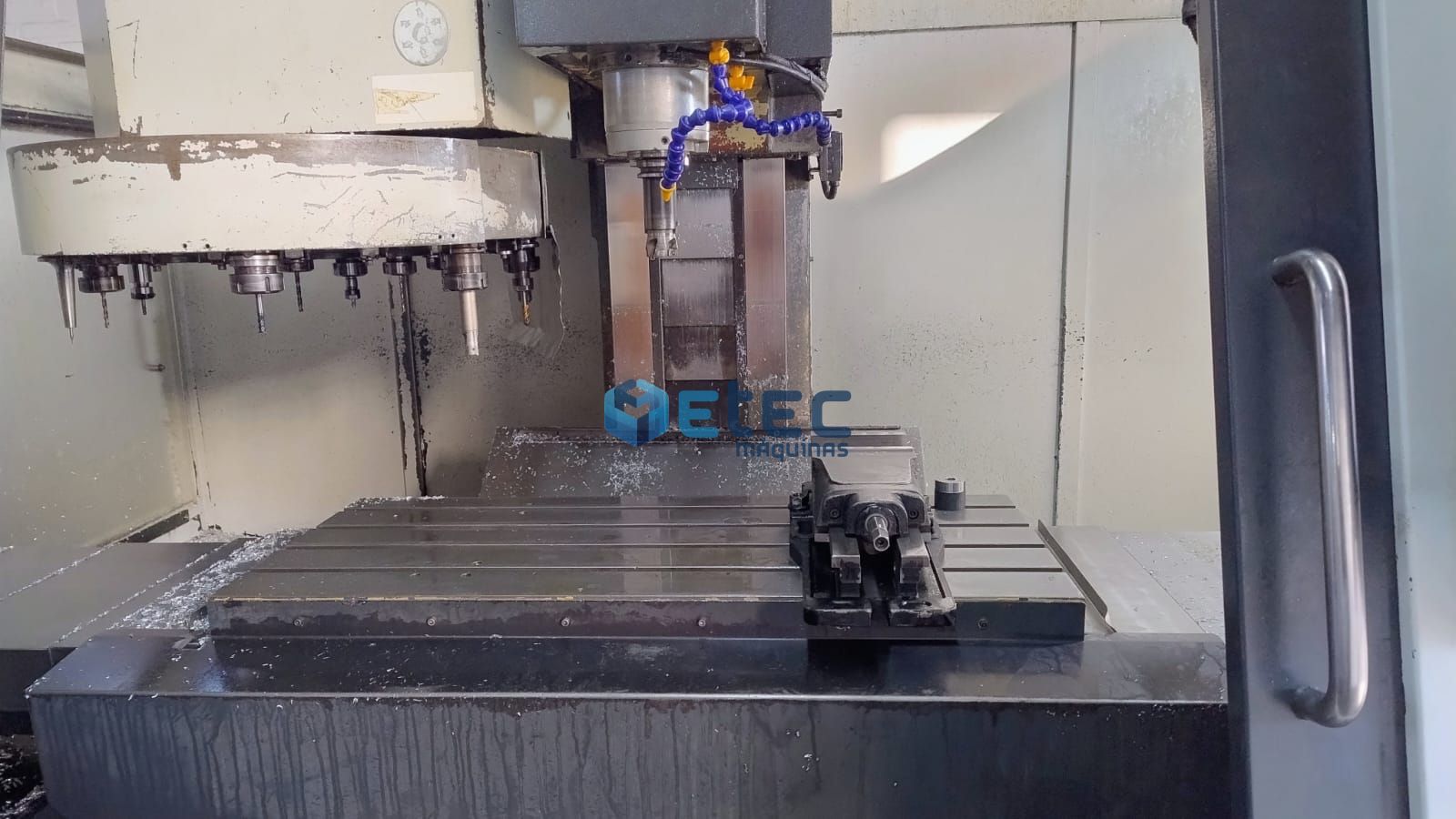 Centro de Usinagem Vertical Feeler FV-1000