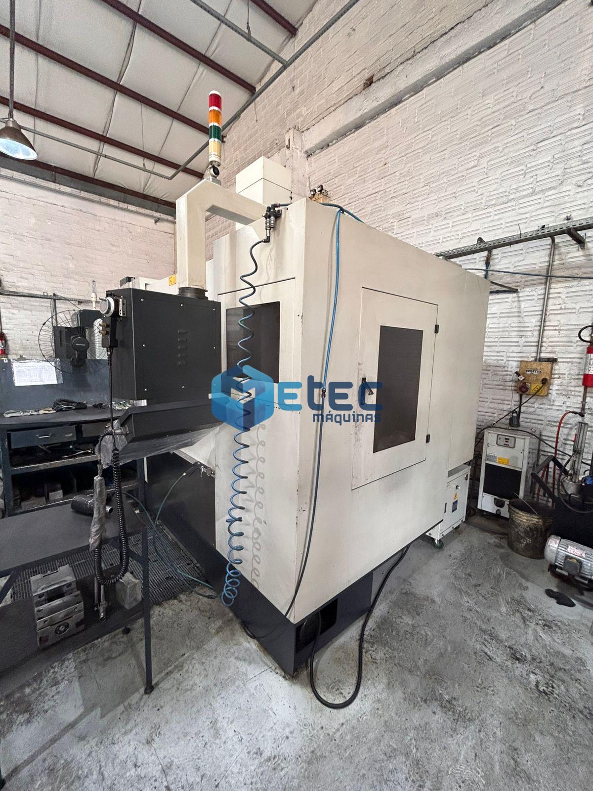 Centro de Usinagem Vertical Finecut Com 4° Eixo Detron