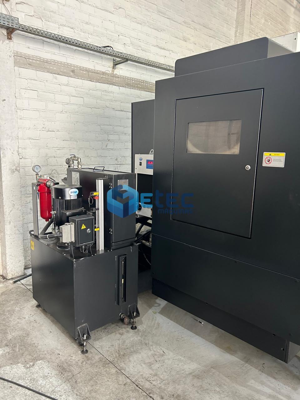 Centro de Usinagem Vertical Neway VM740 + 4° Eixo