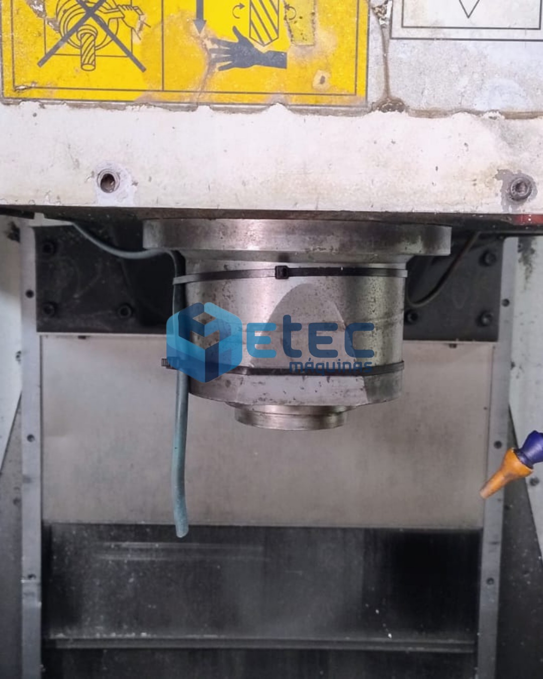 Centro de Usinagem Vertical Romi Discovery D1250