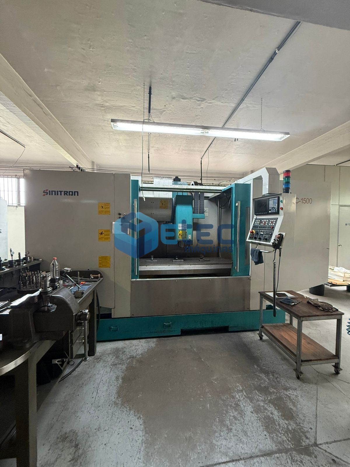 Centro de Usinagem Vertical Sinitron VMC-1500