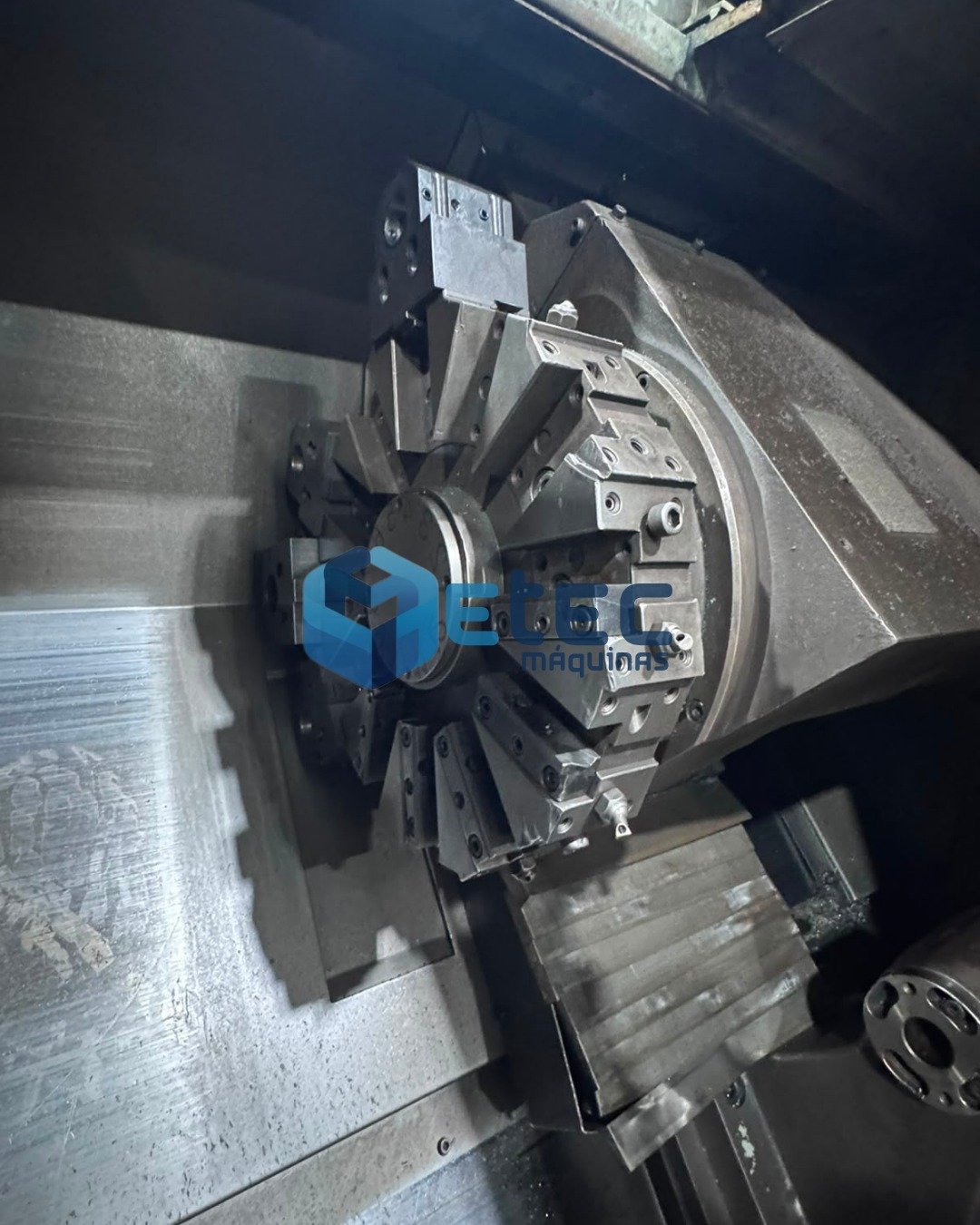 Torno CNC Hyundai SKT-21