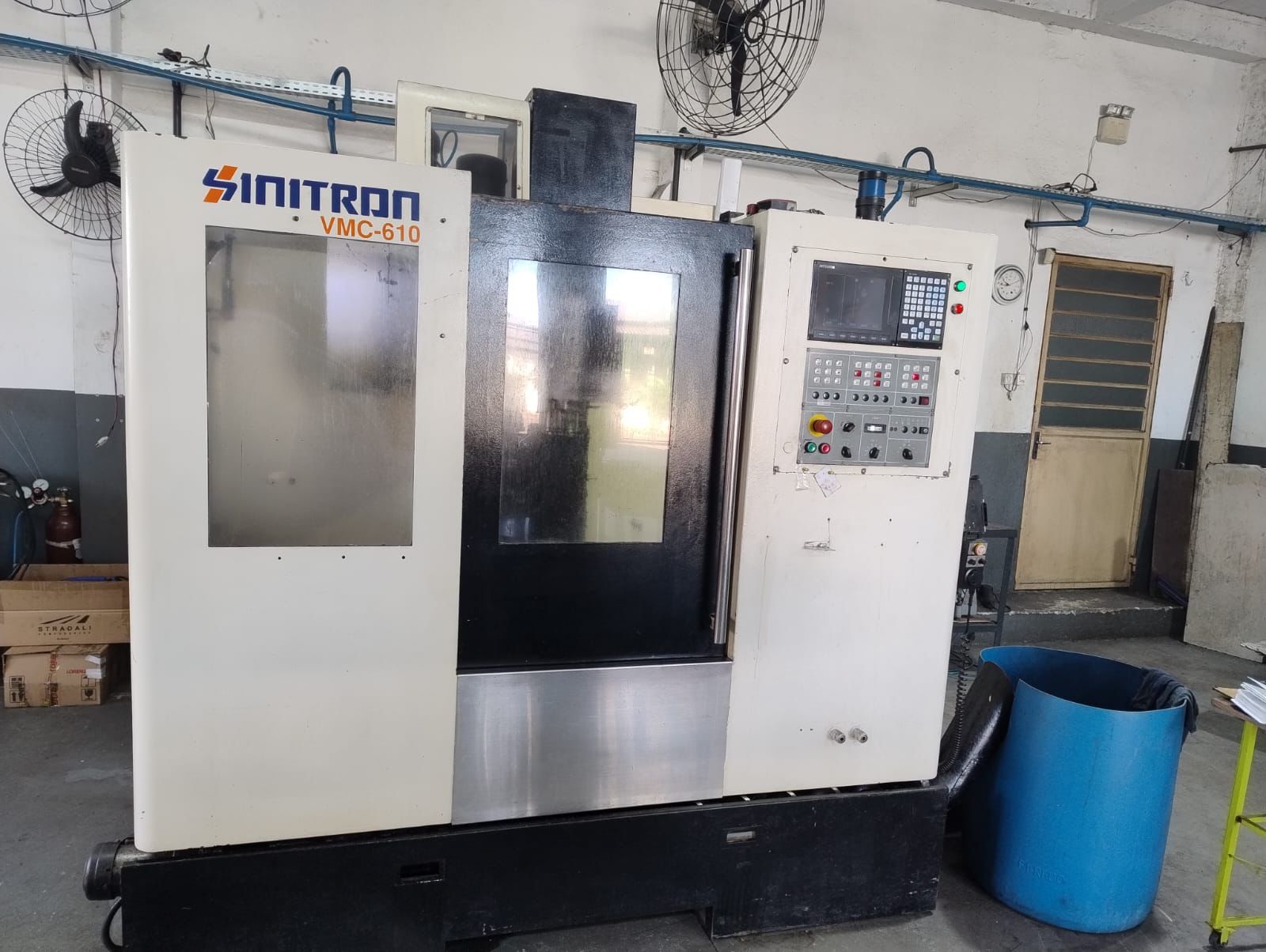 Centro de Usinagem Sinitron VMC-610