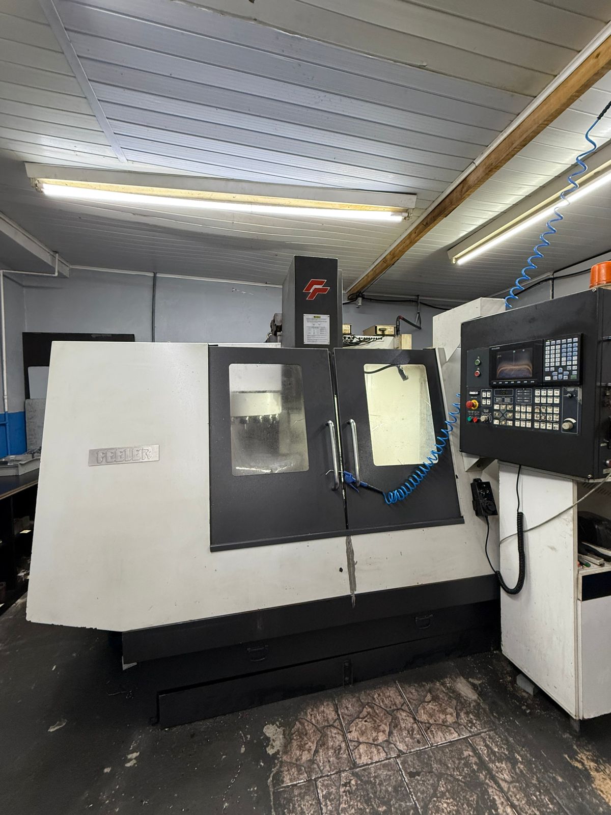 Centro de Usinagem Feeler FV-1000