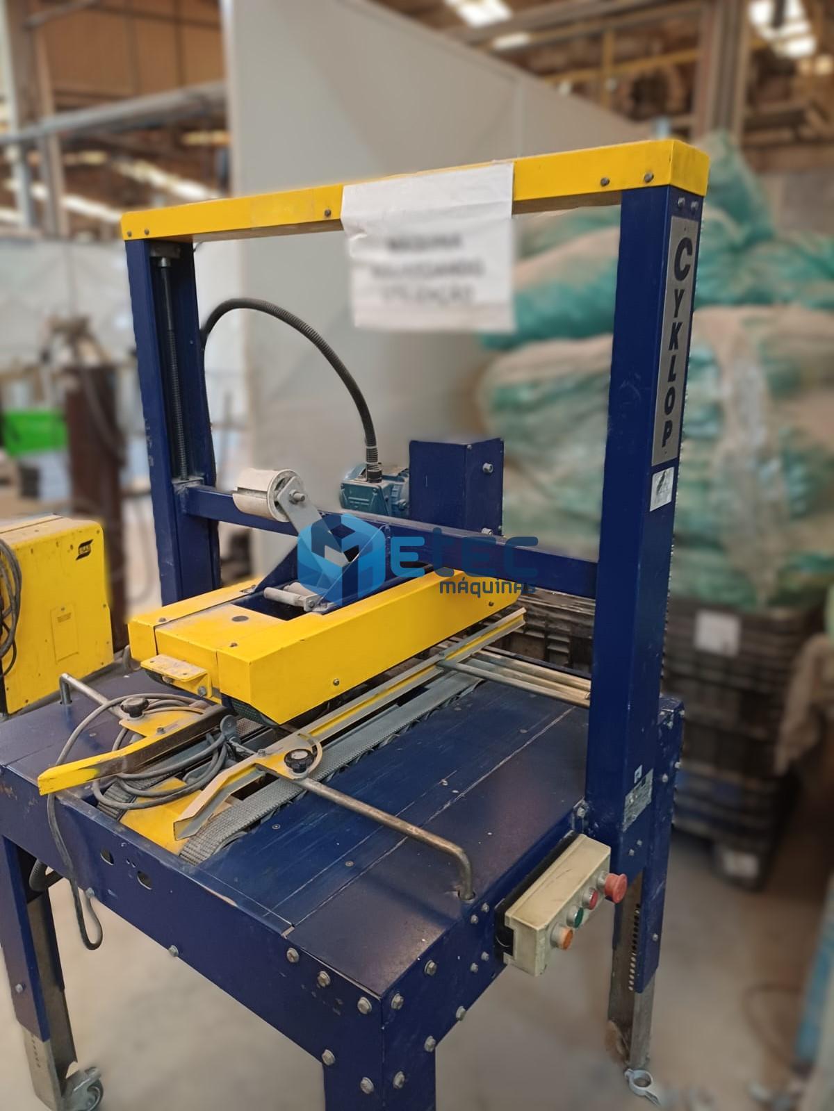 Fechadora de Caixa Semiautomática