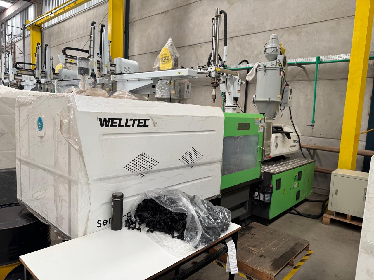 Injetora de Plástico WELLTEC 130Se II - com Robô