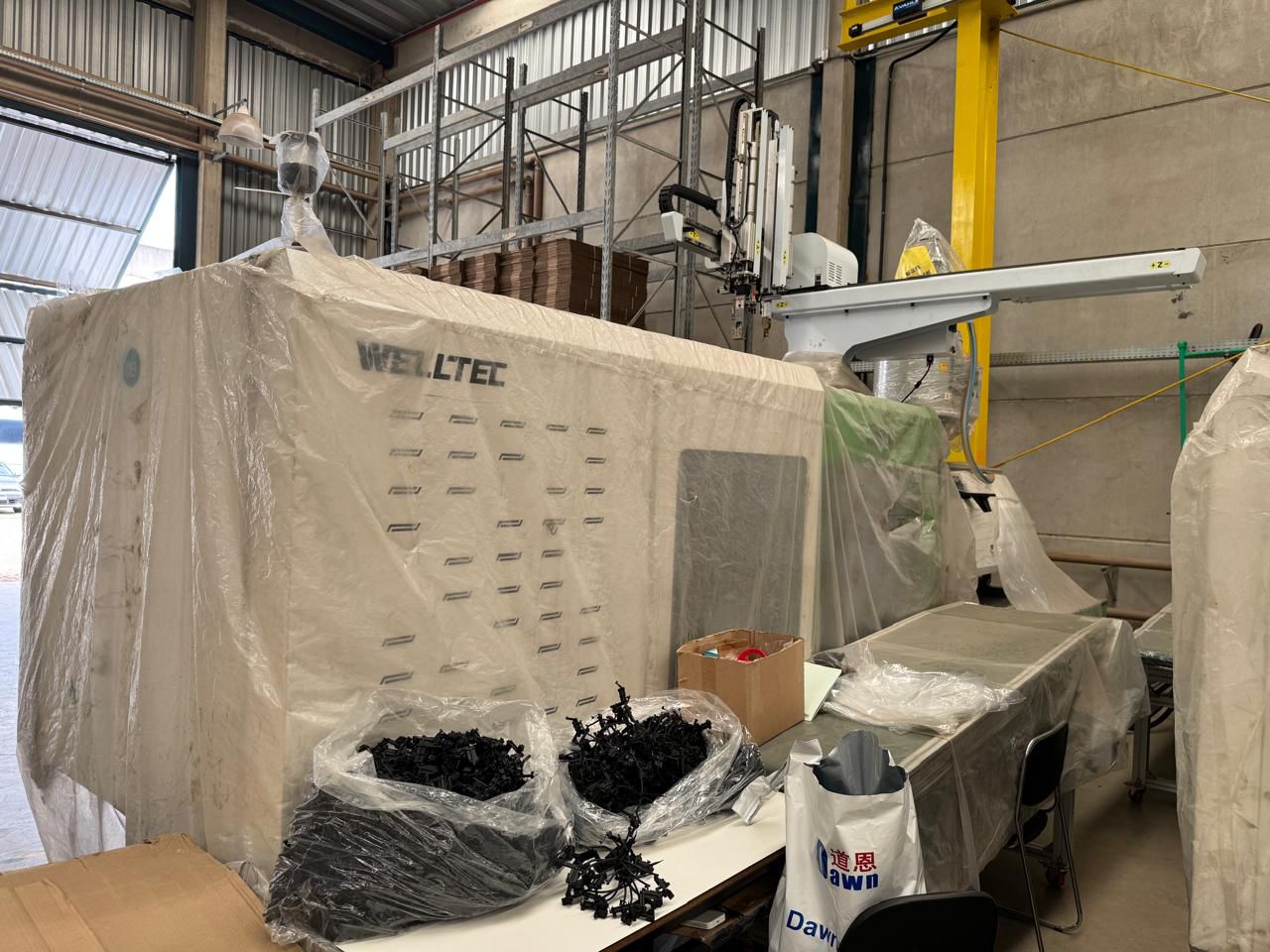 Injetora de Plástico WELLTEC 320Se II - com Robô